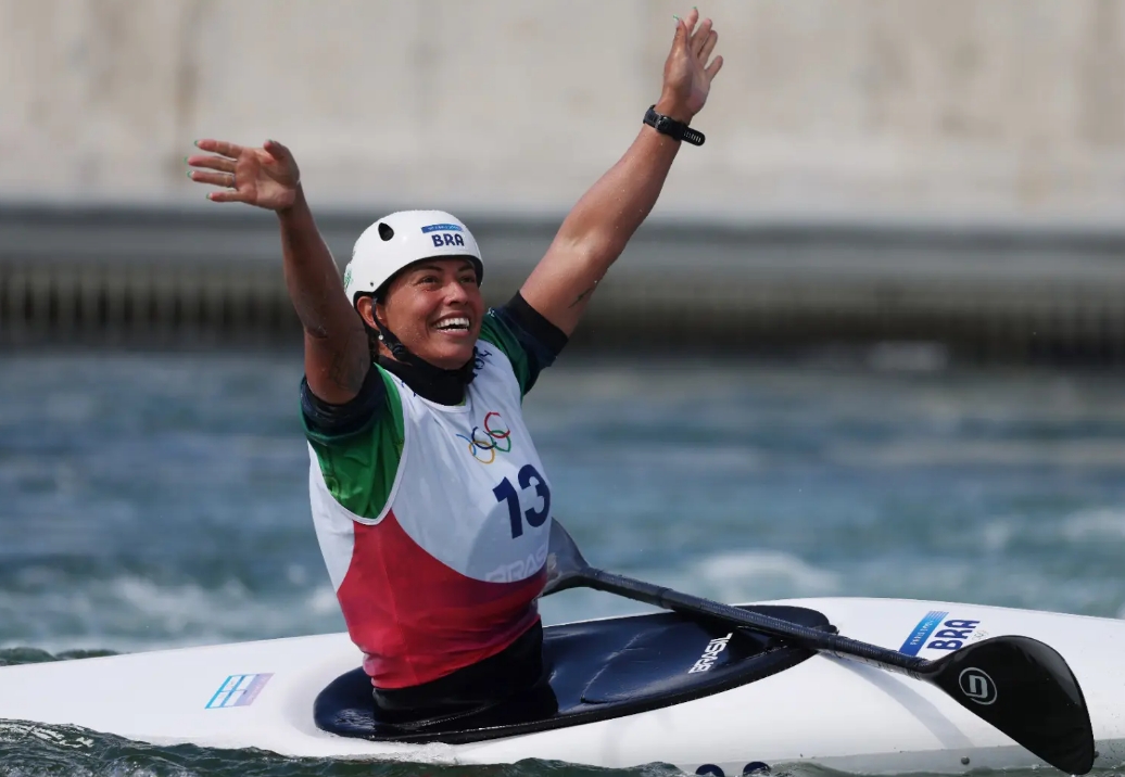 Ana Sátila 'abraça' fama conquistada com meme após brilhar em Paris-2024