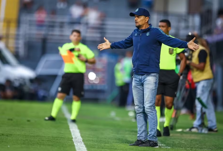 Processo contra auxiliar do Grêmio por violência contra mulher é arquivado