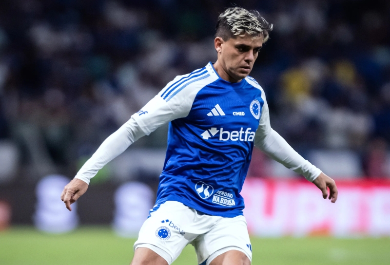 Emprestado pelo Corinthians ao Cruzeiro, Fagner tem futuro indefinido