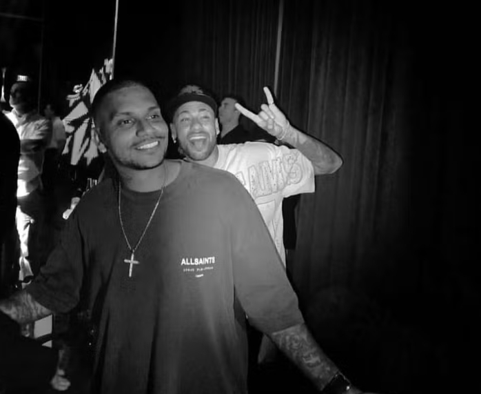 Neymar deve passar por cirurgia no joelho antes de renovação com o Santos