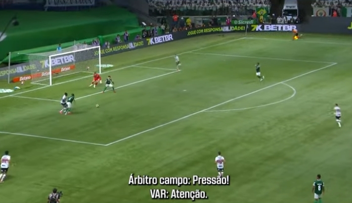 Federação Paulista divulga áudio de VAR de Palmeiras e São Paulo: 'ele fez o calço com a perna'