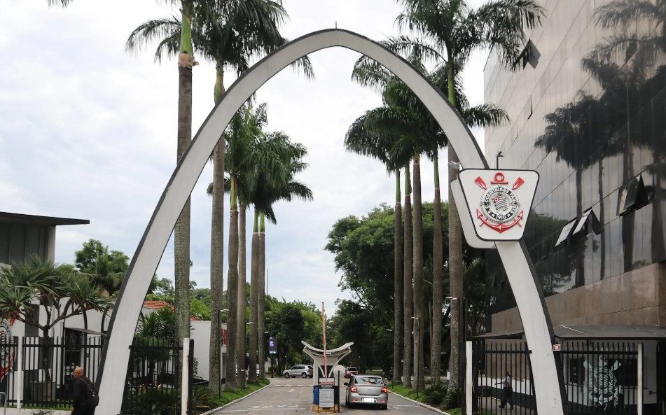 Comissão de Ética sugere afastamento de 13 conselheiros do Corinthians