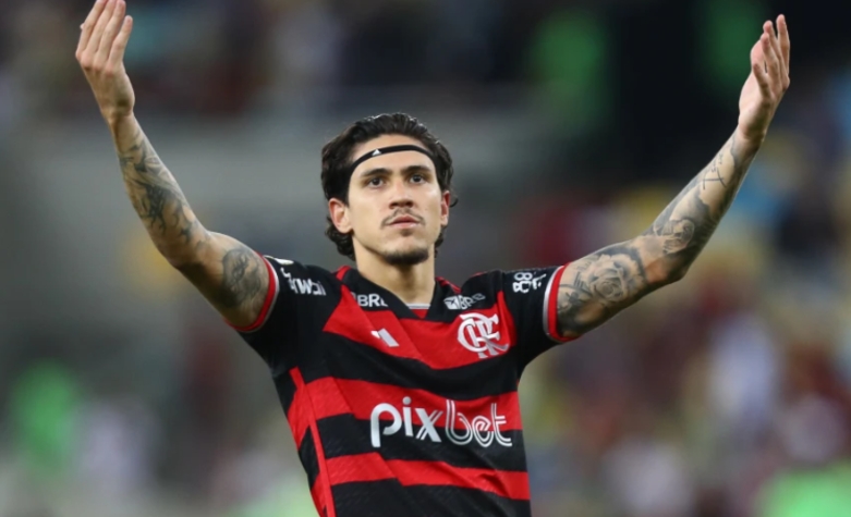 Pedro, do Flamengo, realiza atividades de recuperação no Ninho do Urubu