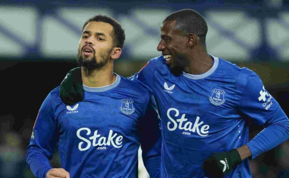 Clubes da Premier League podem ser punidos por promoverem apostas ilegais