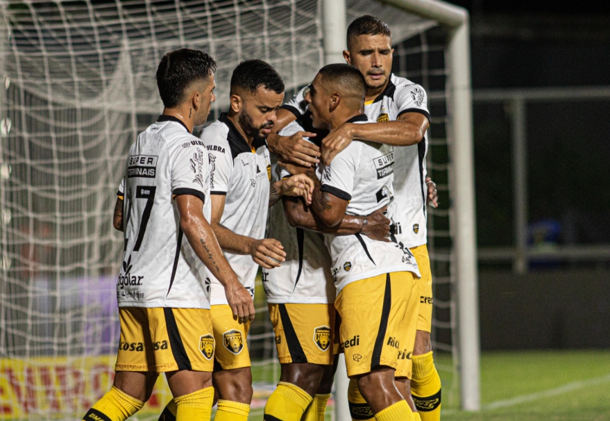 Amazonas leva gol do CRB nos acréscimos e sai da lanterna da Série B