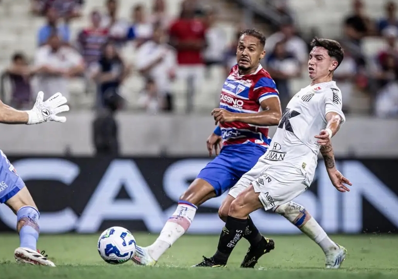 Santos vence Fortaleza com gol nos acréscimos e sai do Z4 do Brasileirão