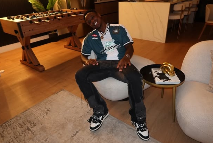 Cruzeiro negocia contratação de atacante da Premier League