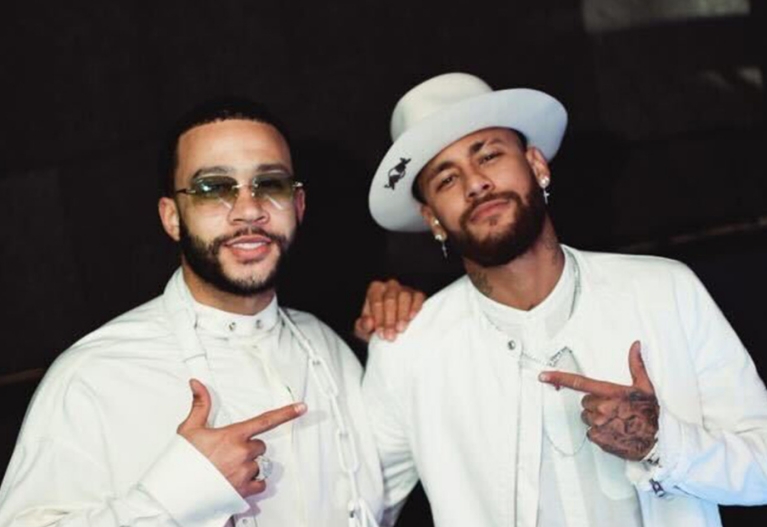 Neymar celebra Depay no Corinthians, e holandês reage