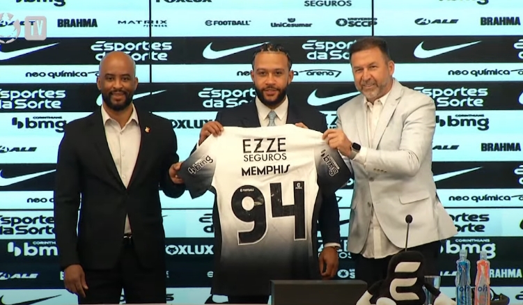 Depay é a maior contratação do futebol brasileiro desde Seedorf