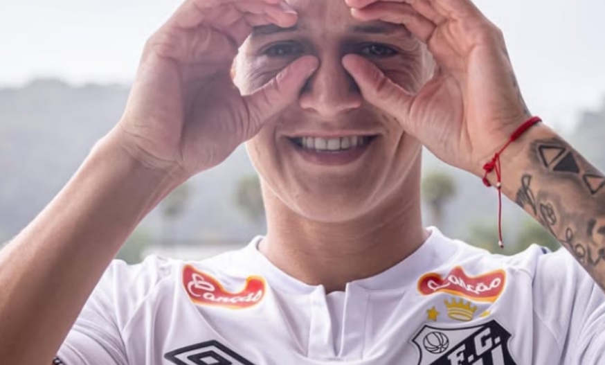 Santos anuncia a contratação de lateral do Athletico-PR