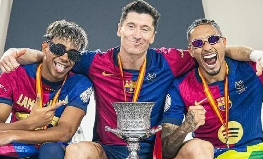 Saiba quanto custam os óculos usados por Yamal e Raphinha na festa do Barça