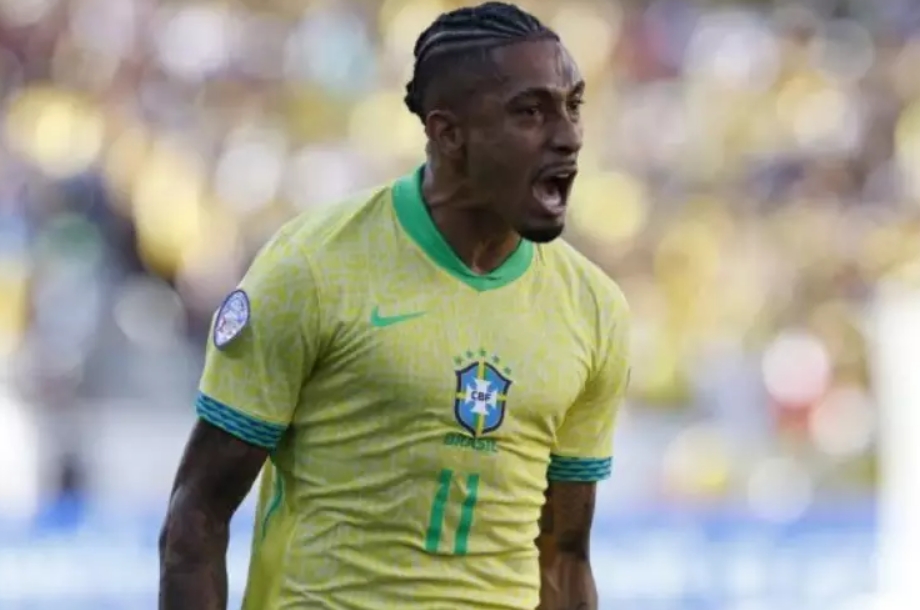 Raphinha herda camisa 10 da seleção; veja números