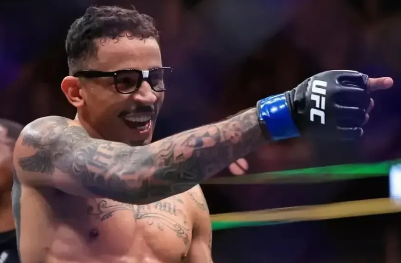 Pretendente ao título, Carlos Prates projeta luta contra ex-campeão no UFC