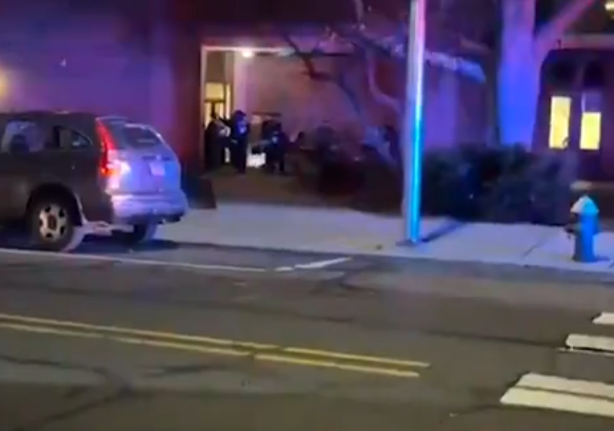  Atirador mata 2 e fere 8 na Universidade Brown nos EUA