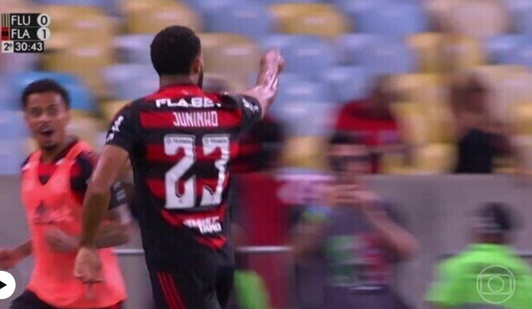 Flamengo bate Fluminense e larga na frente por título do Carioca