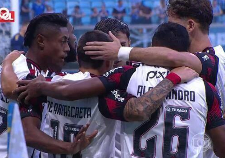 Com dois de Arrascaeta, Flamengo vence na Arena e aumenta pressão ao Grêmio