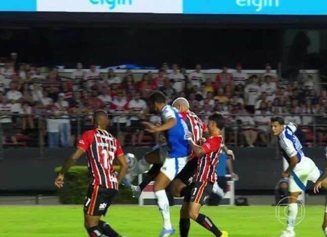 São Paulo e Cruzeiro empatam sob vaias no Morumbis