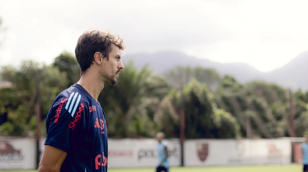 Rodrigo Caio assina com Flamengo para ser auxiliar de Filipe Luís