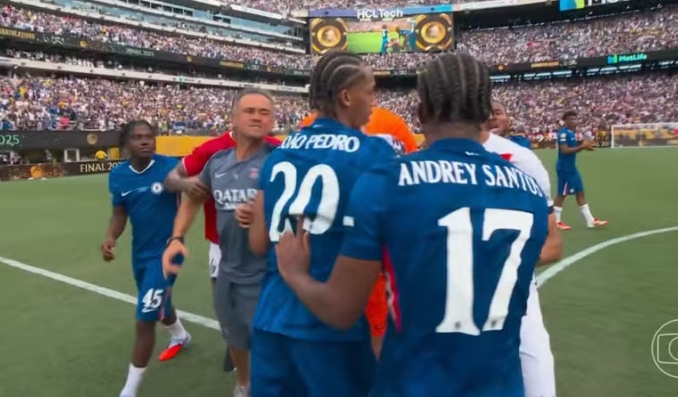 Luis Enrique agride João Pedro em briga após Chelsea x PSG