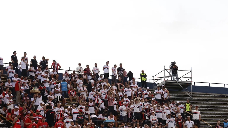 Torcedores do São Paulo são apedrejados e entram em confronto na Colômbia
