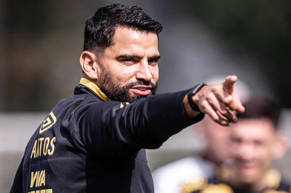 De contrato renovado, Rincón vê titularidade ameaçada no Santos