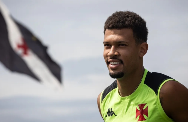 Vasco acerta a venda de zagueiro João Victor para o futebol da Rússia
