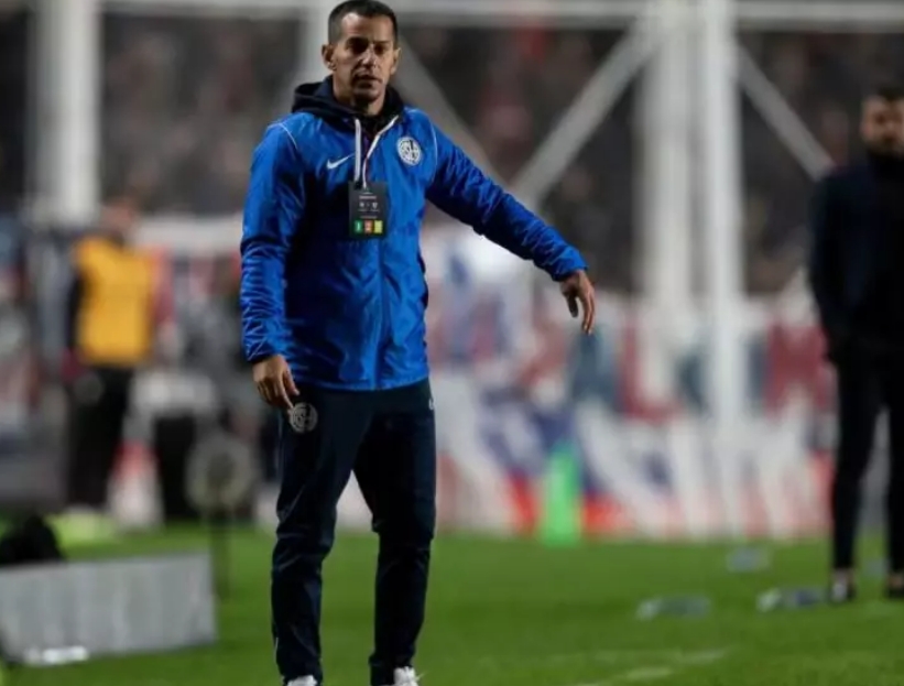 Técnico do San Lorenzo pede demissão após polêmica