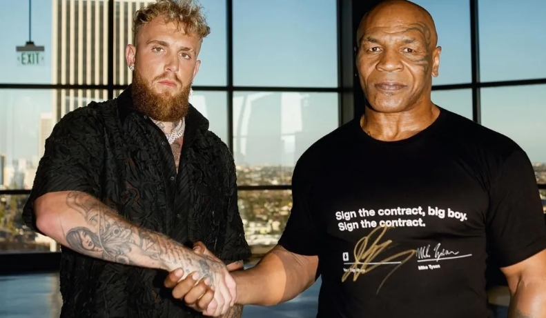 Rival de Tyson usa protetor de diamante na orelha