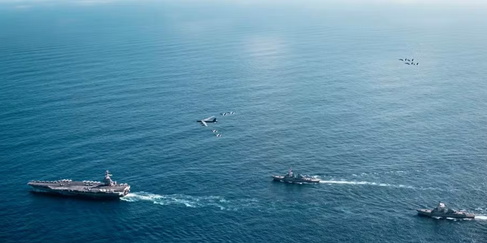 Trump eleva tom contra Maduro e envia força naval ao Caribe; VEJA FOTOS