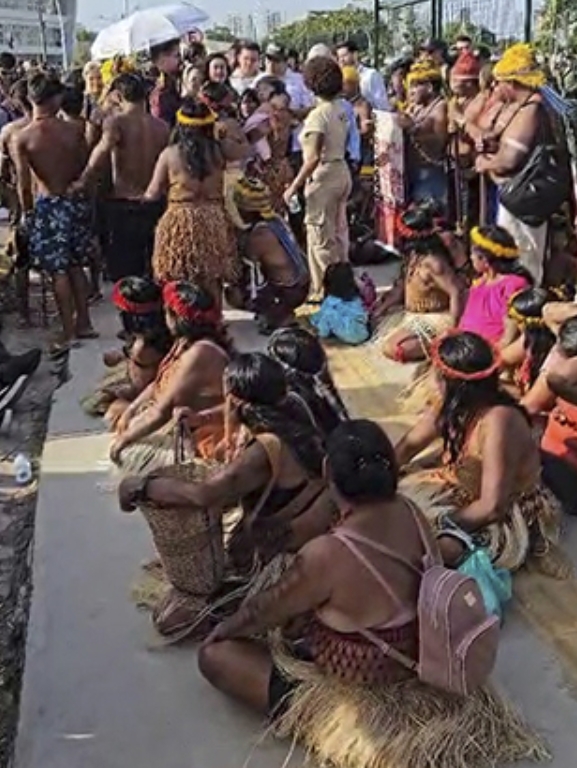 Indígenas Munduruku liberam acesso à COP30 após diálogo com organizadores