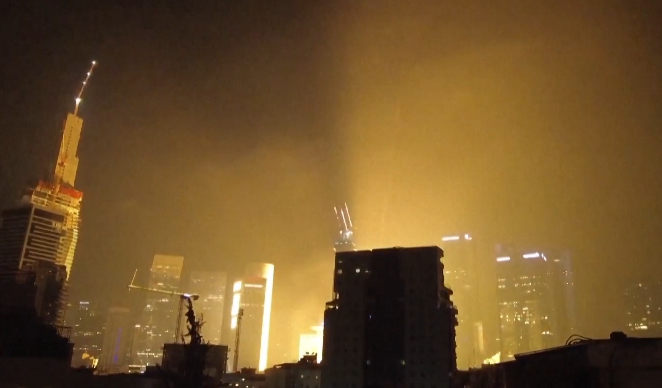 Bombardeio em Teerã mata 60, incluindo 20 crianças, diz mídia iraniana