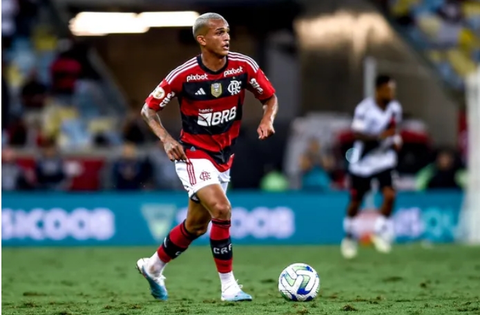 Flamengo aceita proposta da Atalanta por Wesley
