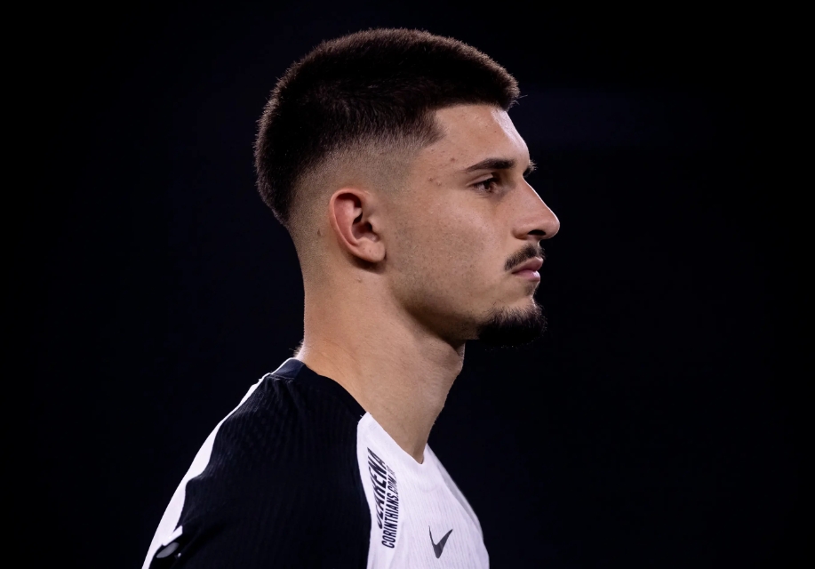 Time da Ucrânia e Criciúma anunciam laterais emprestados pelo Corinthians