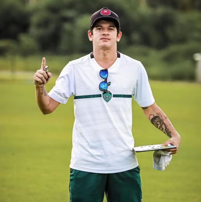 Manaus FC demite técnico após comentário ofensivo sobre morte de Kirk