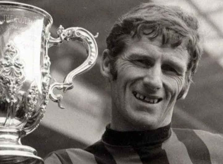 Morre ídolo e ex-capitão do Manchester City aos 90 anos