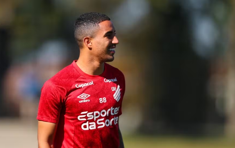 Cruzeiro tenta a contratação do volante Christian, do Atlético-PR