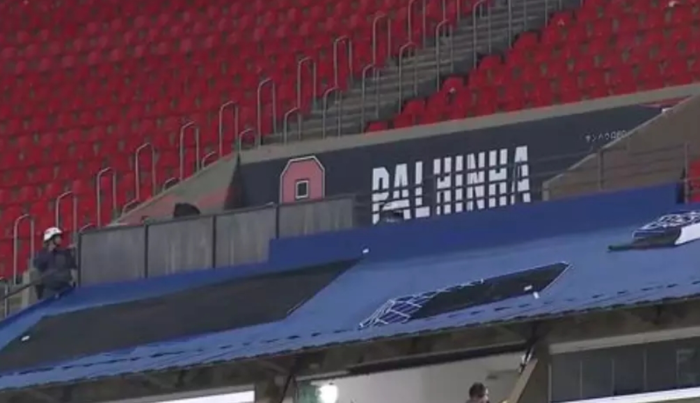 Placa do Morumbis cai e deixa dois torcedores feridos durante partida