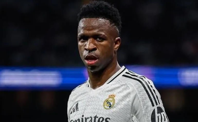 Torcedores espanhóis são condenados à prisão após racismo contra Vini Jr.