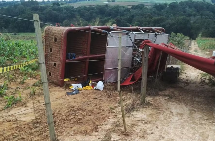 Balão com mais de 30 pessoas cai em área rural de São Paulo e mulher morre
