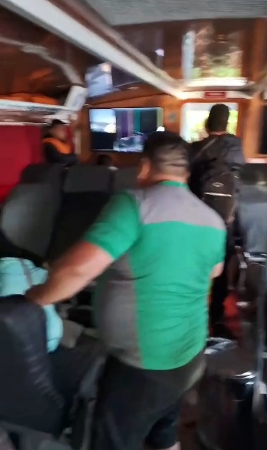 Lancha colide contra barranco e deixa três pessoas feridas no Amazonas