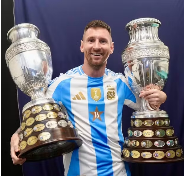 Messi chega a 43 títulos e se isola como maior campeão do futebol