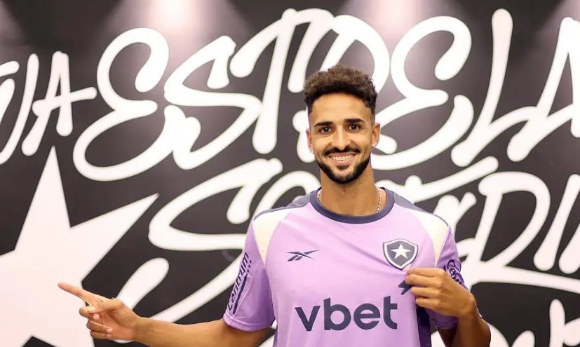 Botafogo oficializa a chegada do espanhol Chris Ramos por empréstimo