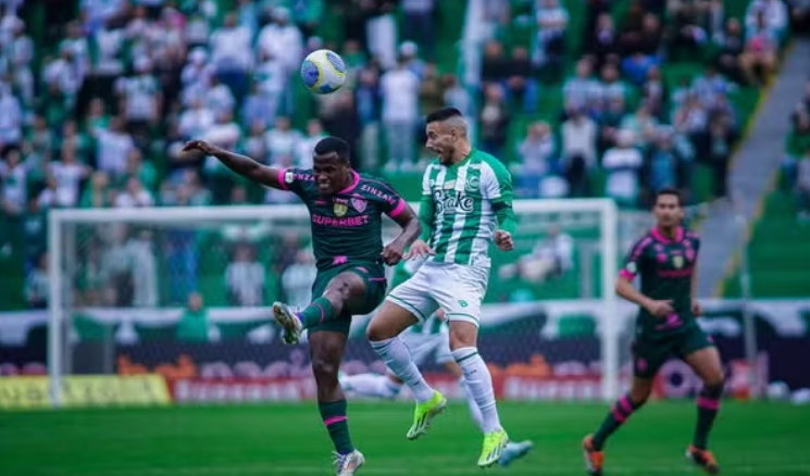 Com dois gols em dois minutos, Juventude vira sobre o Fluminense
