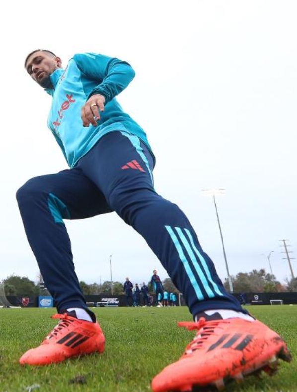 Arrascaeta e Léo Pereira são ausências em treino do Flamengo; entenda os planos