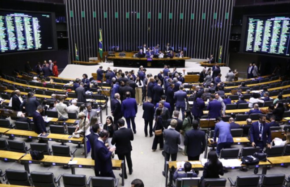 Três deputados do Amazonas apoiam PL Antifacção; projeto divide bancada
