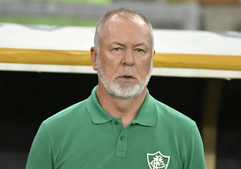 Fluminense renova com Mano Menezes