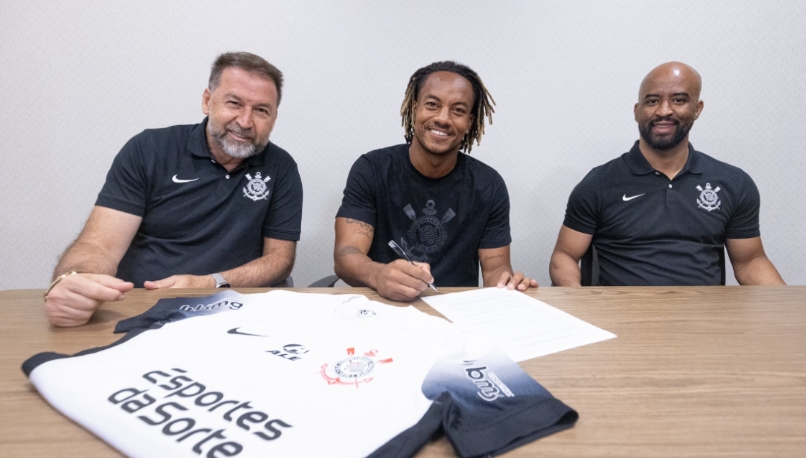 Corinthians renova contrato de titular até o fim de 2026