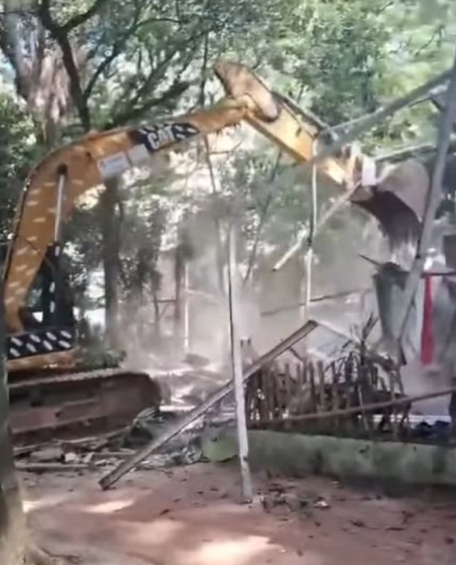 Artistas protestam contra demolição do Teatro Ventoforte, em São Paulo