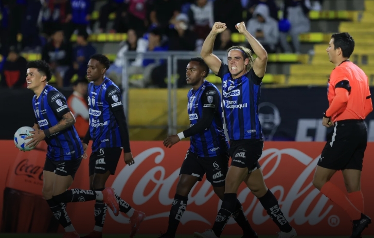 Vegetti acredita que Vasco consegue devolver goleada contra o Del Valle