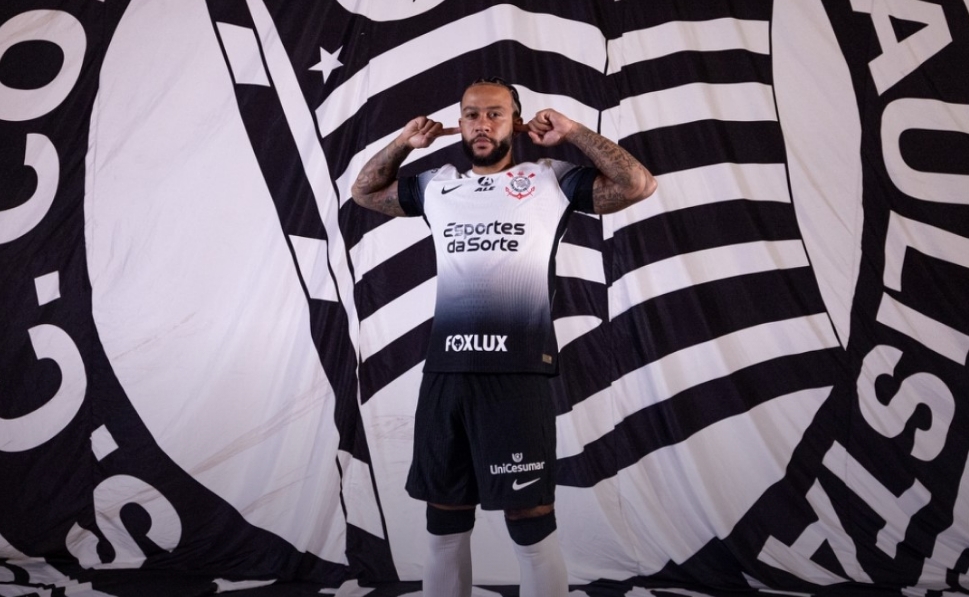 Depay empolga dentro e fora de campo e aumenta expectativa no Corinthians